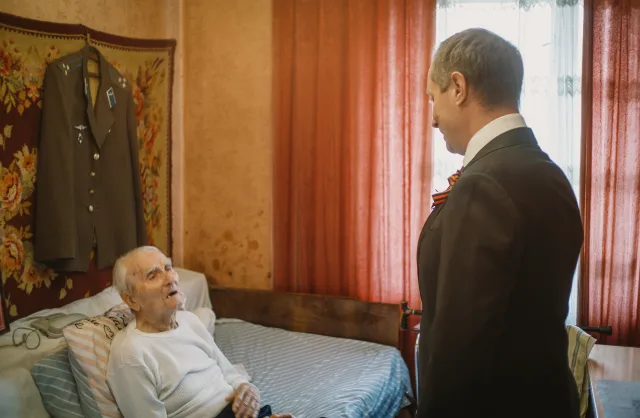 Роман Терюшков поздравил ветерана Великой Отечественной войны из Люберец с Днем Победы