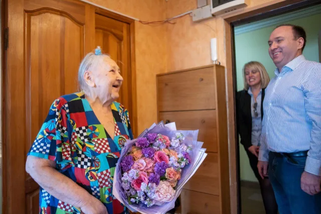 Партийцы и сторонники «Единой России» передали технику для дома труженикам тыла