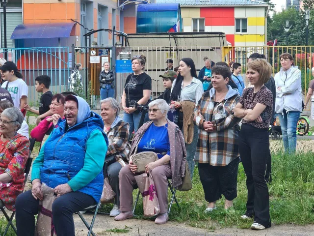 Более 100 долголетов Люберец стали участниками концерта «На активной волне»