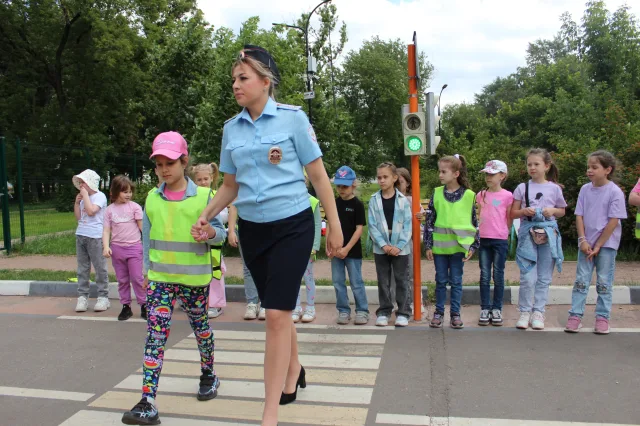 Занятия по ПДД для юных пешеходов провели госавтоинспекторы Люберец
