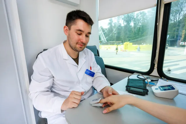 30 жителей Люберец проверили здоровье в мобильном медпункте