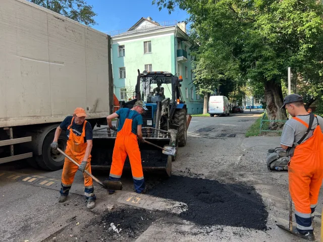 Более девяти тысяч дорожных ям устранили на дорогах Люберец с начала года