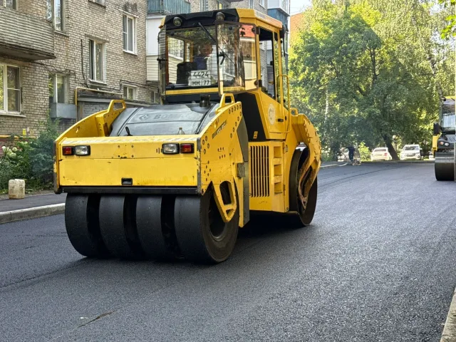 Укладку нового асфальтового покрытия завершили в Дзержинском городского округа Люберцы