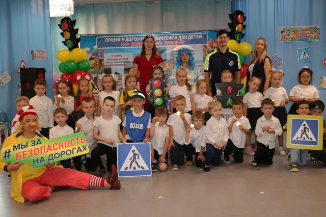 Госавтоинспекторы Люберец напомнили детсадовцам правила дорожного движения