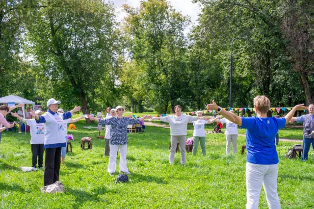 Более 300 жителей приняли участие в Большом семейном фестивале оздоровительных практик в Люберцах