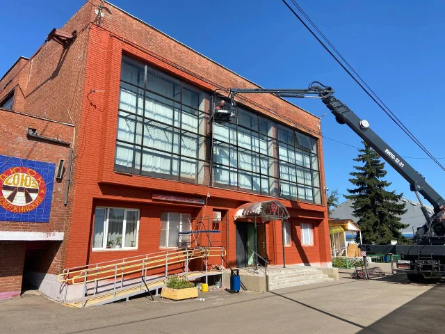 Работы по ремонту фасада завершаются в здании СШОР «Союз» Люберец