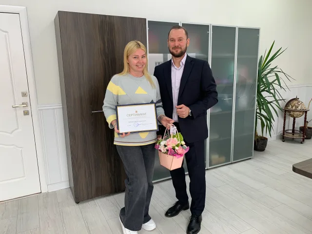 Еще пять сертификатов на переселение из аварийного жилья вручили жителям Люберец