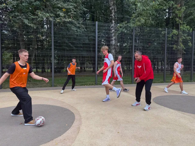 Футбол в парке: активисты «Единой России» провели детский спортивный праздник в Люберцах