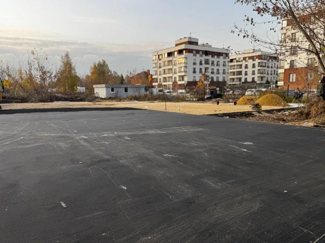 Игровую и спортивную площадки обустраивают в поселке Люберец