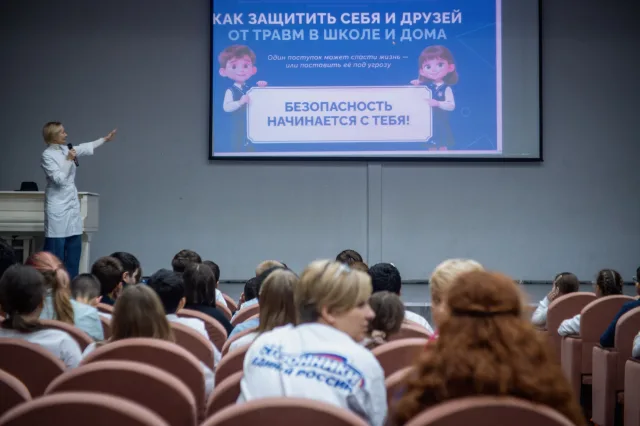 В Люберцах партийцы провели лекцию по профилактике травматизма в школе