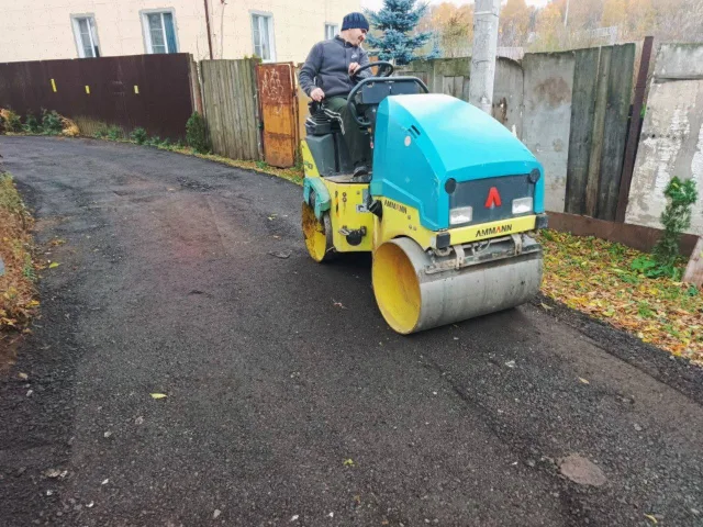 Подсыпку трех участков дорог по просьбам жителей выполнили в поселках Люберец