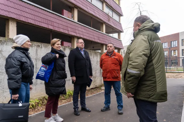 Люберецкие единороссы проверили благоустройство новой пешеходной дорожки