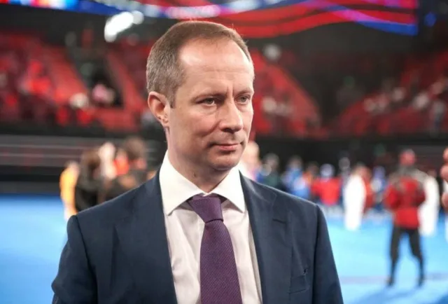 Роман Терюшков поздравил люберчанок с Днём матери