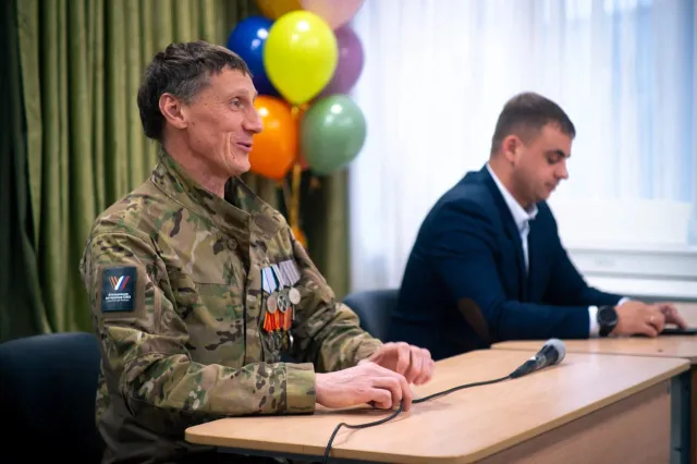 «Урок мужества» с Героем ДНР и ветераном СВО прошел в Люберцах