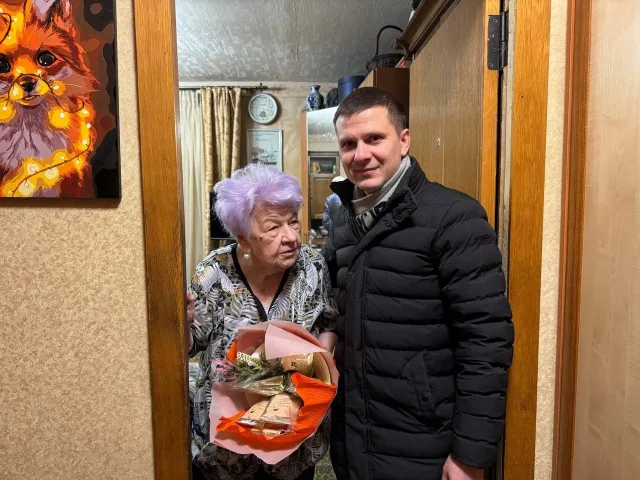 Депутат окружного Совета и участник СВО поздравили ветерана ВОВ из Люберец с вековым юбилеем