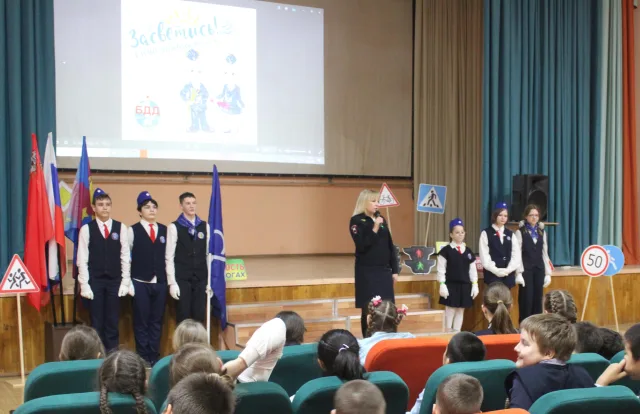 Сотрудники ГАИ Люберец напомнили школьникам о правилах безопасного дорожного движения