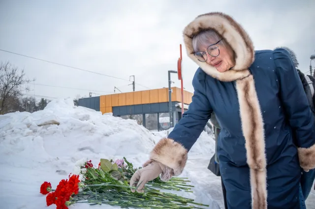 «Единая Россия» в Люберцах почтила память Пушкина: у памятника в Томилине собрались десятки жителей