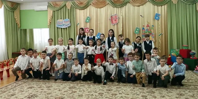 Более 20 книг ко Дню книгодарения подарили школьники Люберец дошколятам