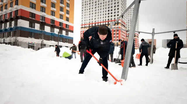Снежный субботник прошёл в Люберцах
