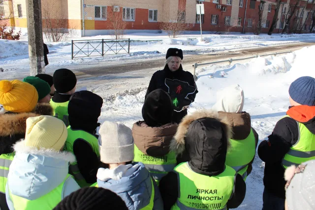 Инспекторы ГАИ напомнили школьникам Люберец о важности соблюдения ПДД